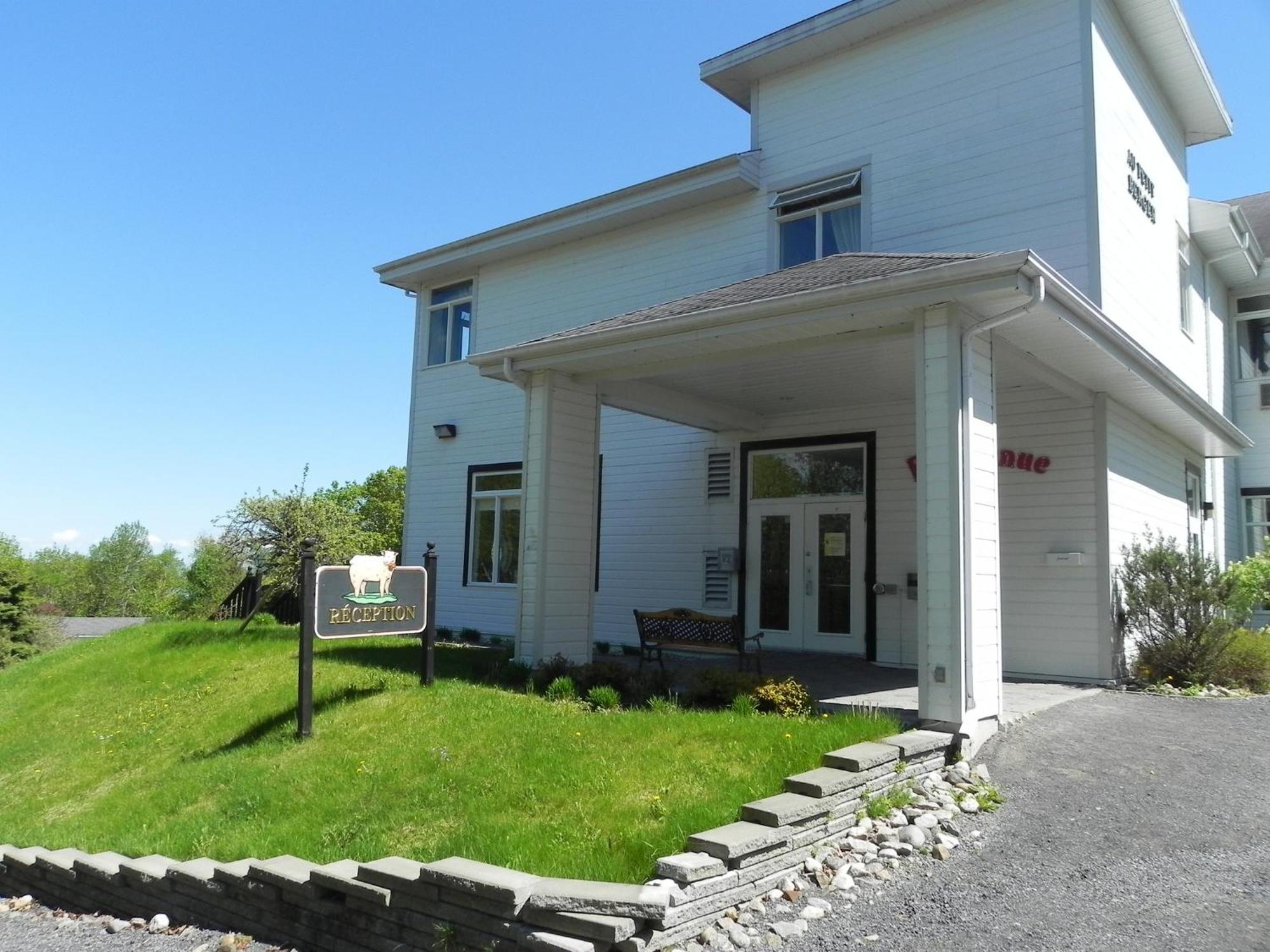 Hotel Au Petit Berger La Malbaie Exterior foto