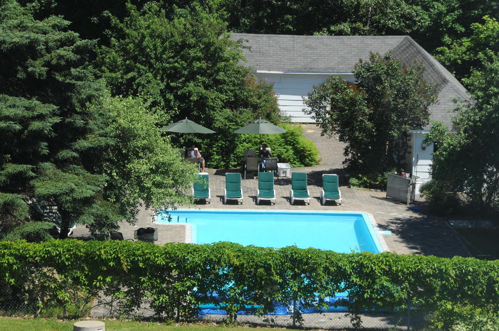 Hotel Au Petit Berger La Malbaie Exterior foto